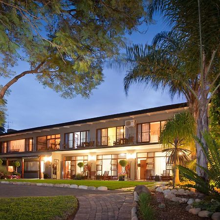 Miles Bed&Breakfast Pensión Oudtshoorn Exterior foto