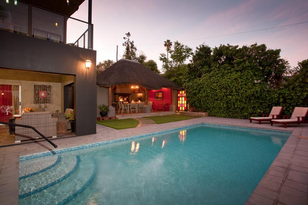 Miles Bed&Breakfast Pensión Oudtshoorn Exterior foto